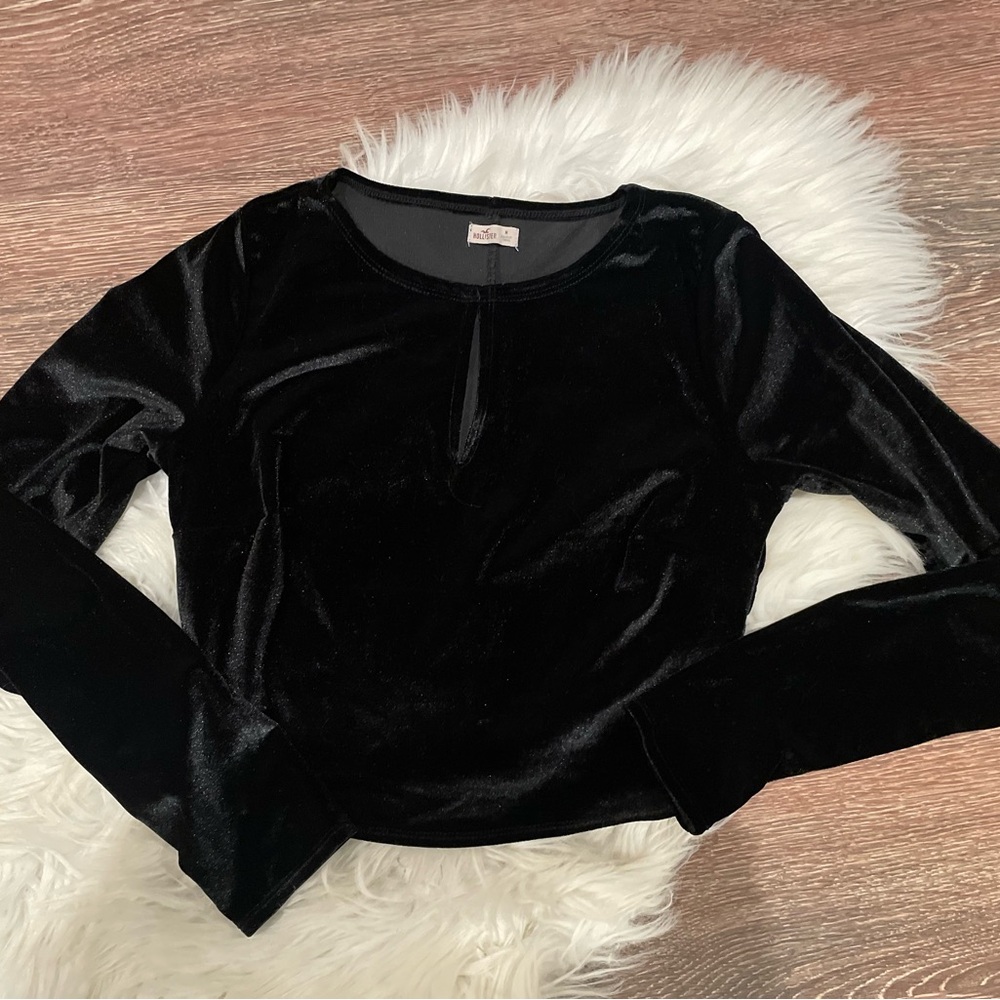 Hollister Black Velvet Crop Top ~ Keyhole neck ~ M